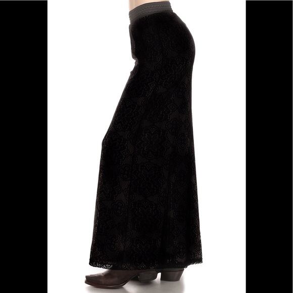 💥 SOLD OUT!!💥Plus Lace Stretch Palazzo Pants - Picture 6 of 8